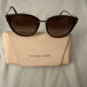 Michael kors Sunglasses with Case
